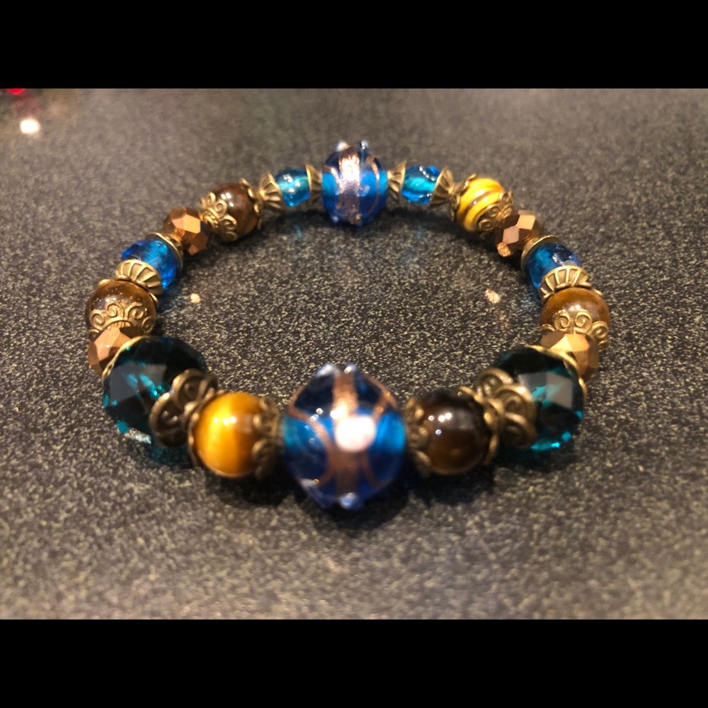 Beautiful blue crystal stretch bracelet